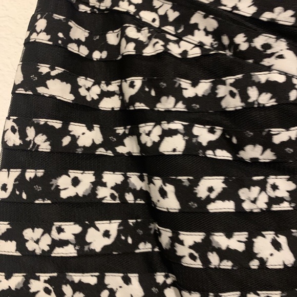 White House Black Market Floral Zig Zag Pencil Straight Skirt Women's Size 00 - Picture 5 of 10